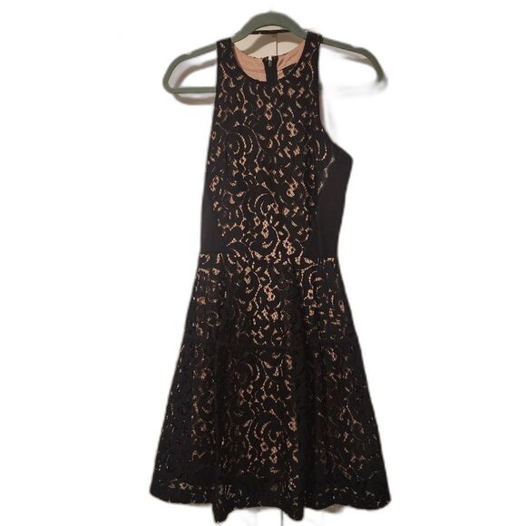 Simple Elegant Black Lace Dress — Timeless & Sophisticated - Picture 2 of 4